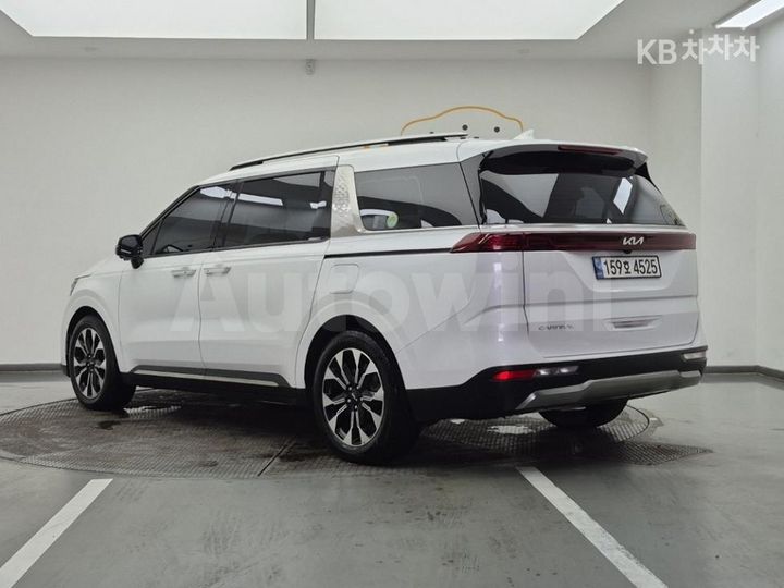 Kia Carnival 2023 KNANE81BBPS222386 — 3