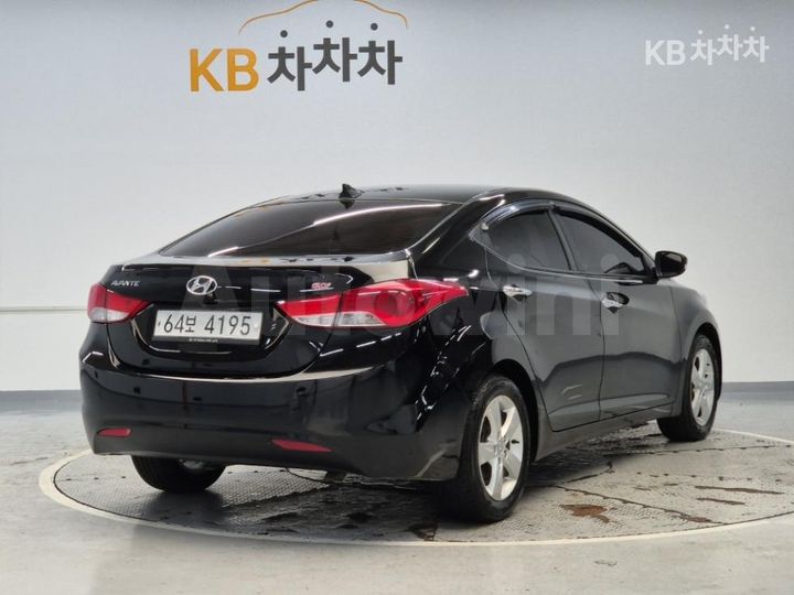 Hyundai Avante 2013 — 3