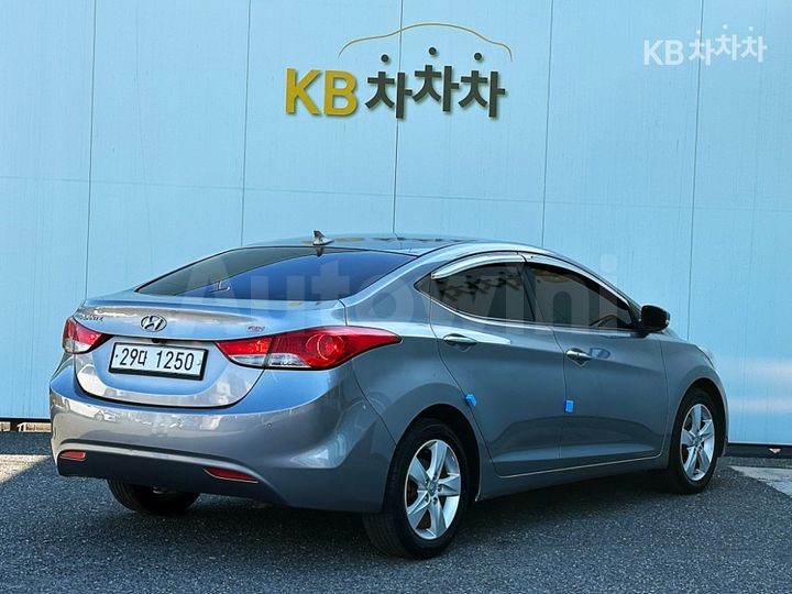 Hyundai Avante 2014 — 4