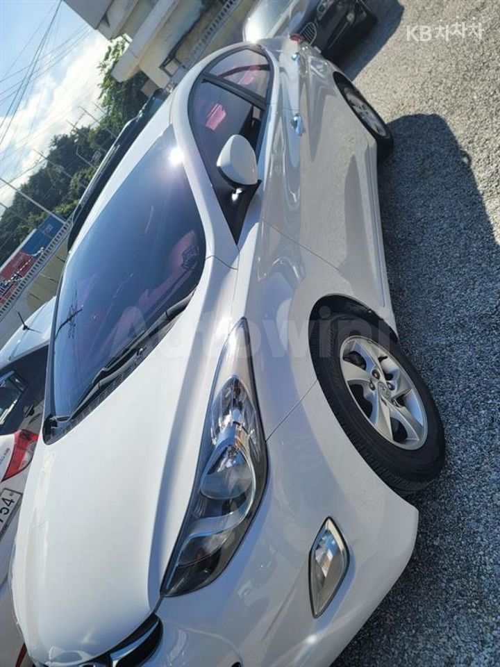 Hyundai Avante 2011 KMHDG41DBBU148045 — 2