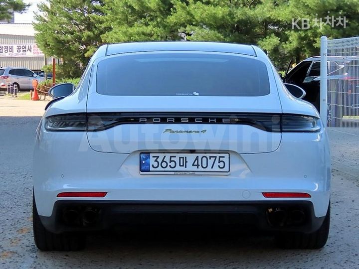 Porsche Panamera 2023 — 4