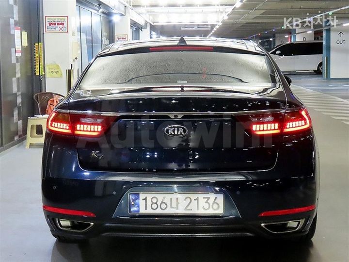Kia K7 2017 KNALB415BHA088898 — 5
