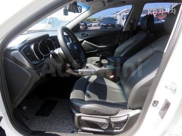 Kia K5 2011 KNAGN415BBA067370 — 5