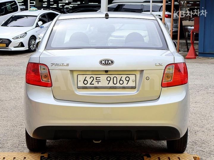 Kia Pride 2011 — 3