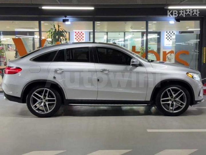 Mercedes Benz GLE Class 2017 — 3