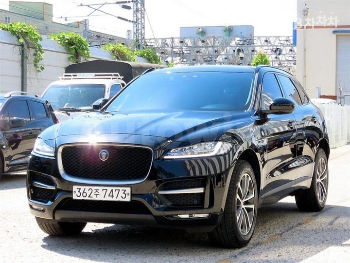 Jaguar F PACE