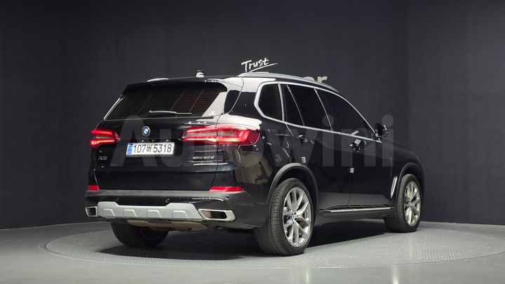 BMW X5 2021 — 2