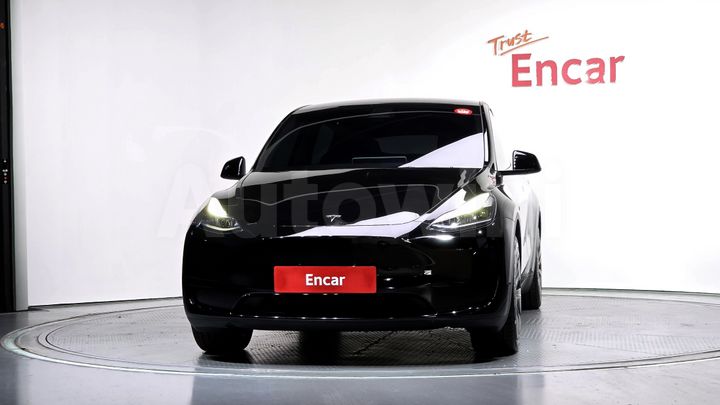 Tesla Model Y 2024 — 3