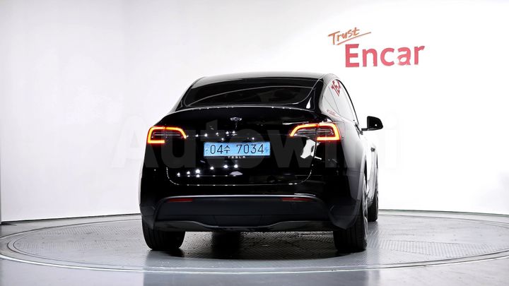 Tesla Model Y 2024 — 4