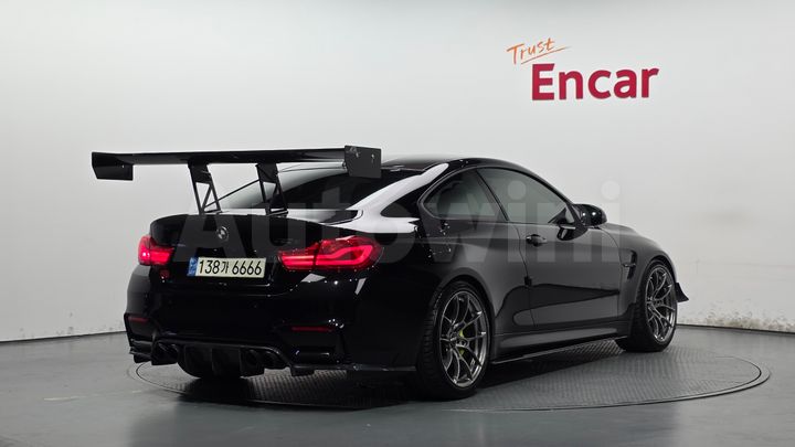 BMW M4 2018 — 2