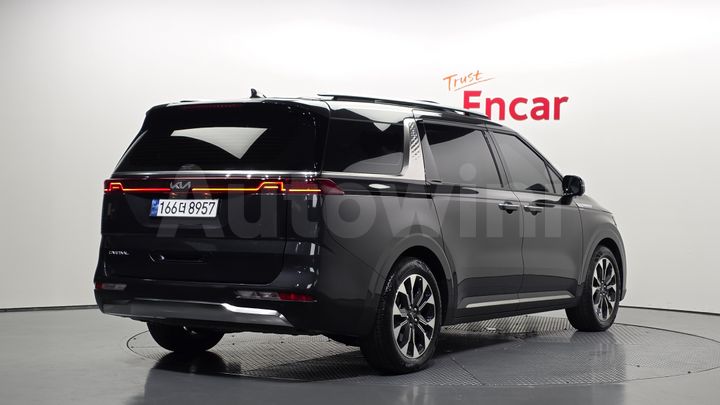 Kia Carnival 2023 — 2