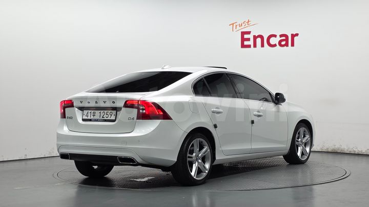 Volvo S60 2018 — 2