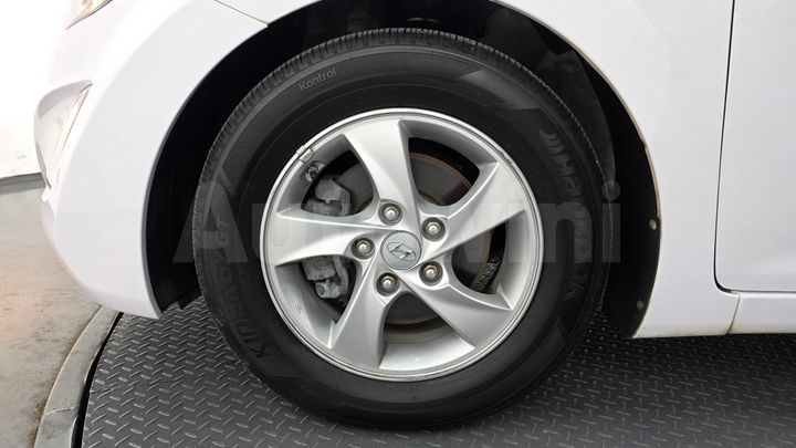 Hyundai Avante 2015 — 5