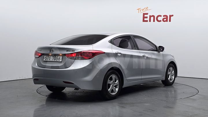 Hyundai Avante 2012 — 2