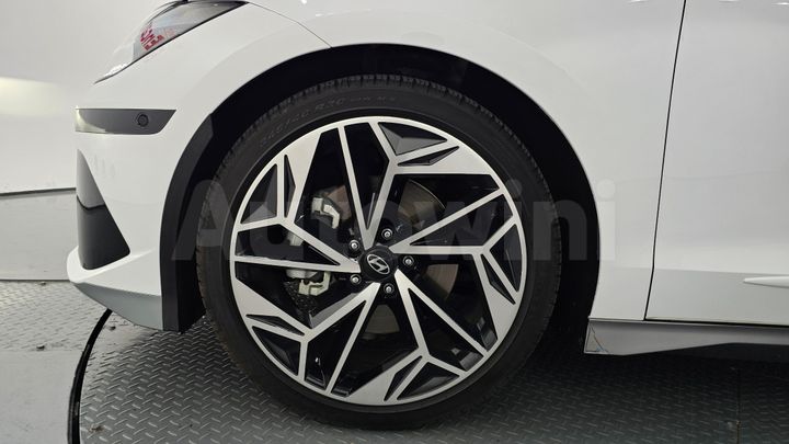 Hyundai Ioniq 2023 — 5