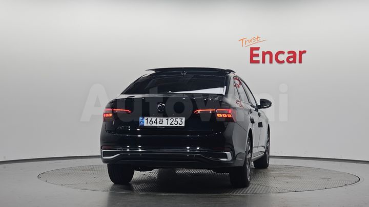 Volkswagen Jetta 2024 — 3