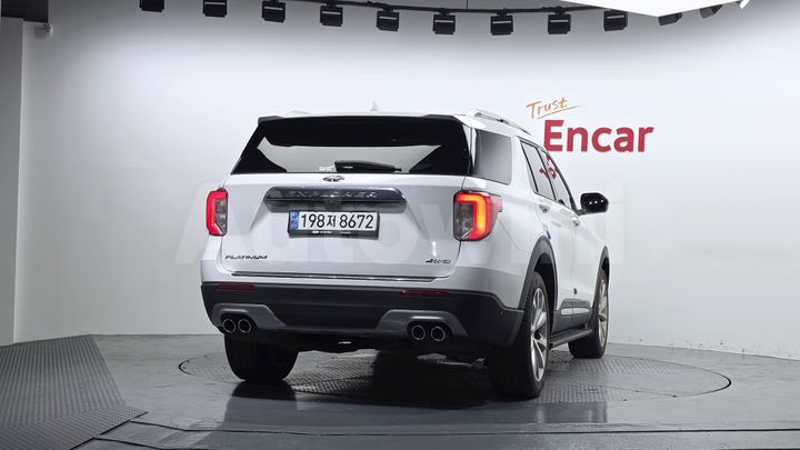 Ford Explorer 2022 — 4
