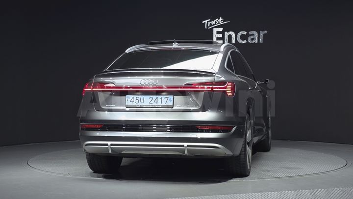 Audi e-tron 2022 — 4