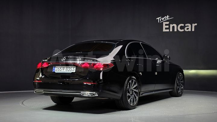 Mercedes Benz E Class 2024 — 2