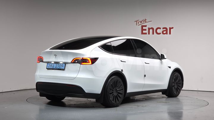 Tesla Model Y 2024 — 2