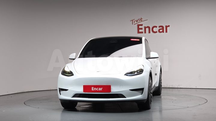 Tesla Model Y 2024 — 3
