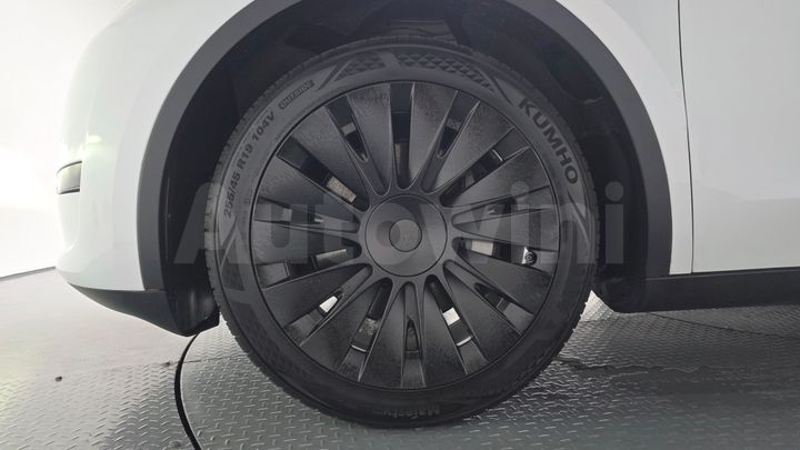 Tesla Model Y 2024 — 5