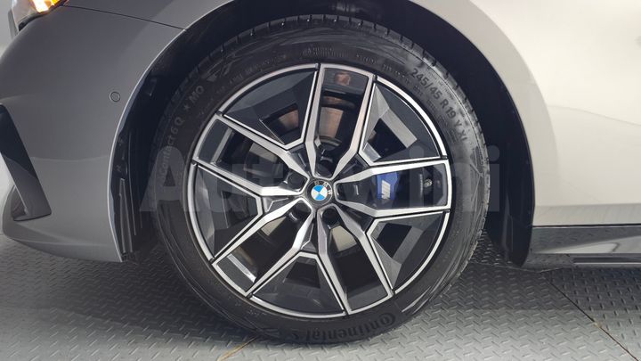BMW 5 Series 2026 — 5