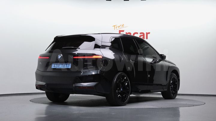 BMW iX 2023 — 2