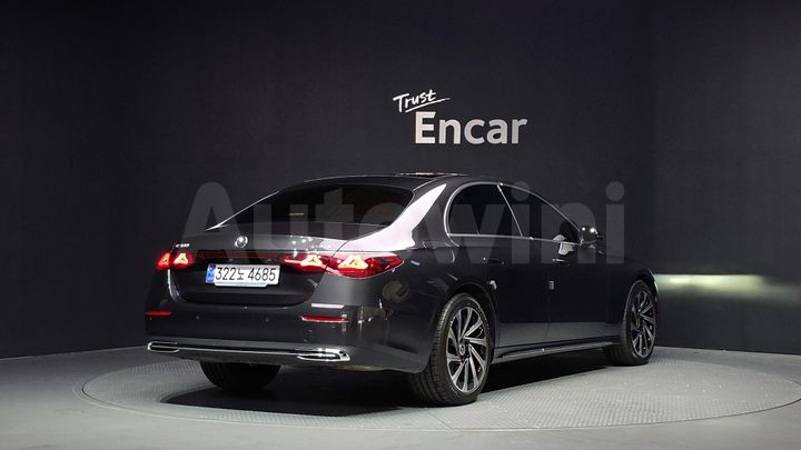 Mercedes Benz E Class 2024 — 2