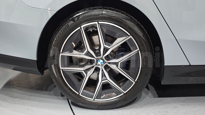 BMW 5 Series 2024 — 5