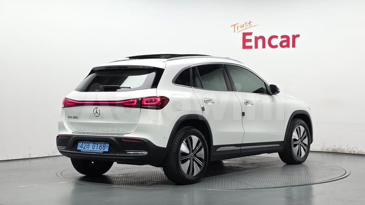 Mercedes Benz EQA