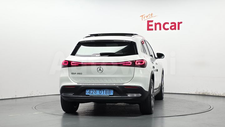 Mercedes Benz EQA 2023 — 4