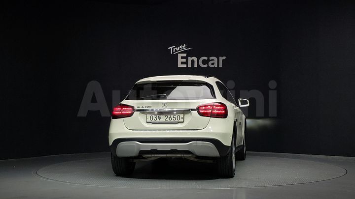 Mercedes Benz GLA Class 2018 — 4