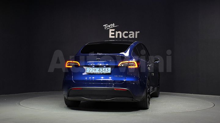 Tesla Model Y 2021 — 4