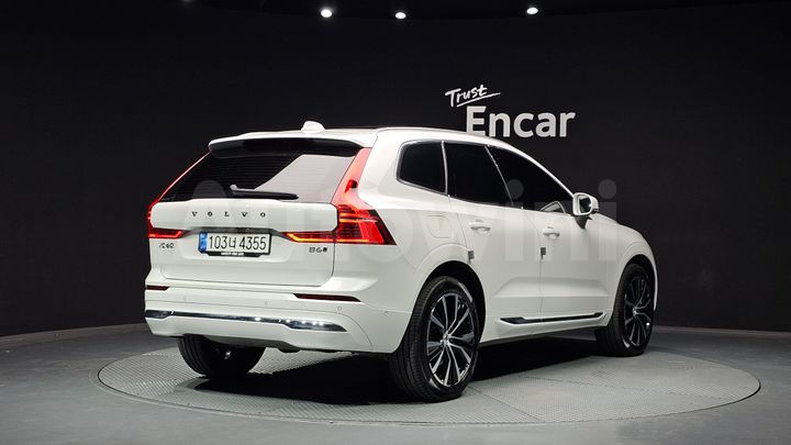 Volvo XC60 2023 — 2