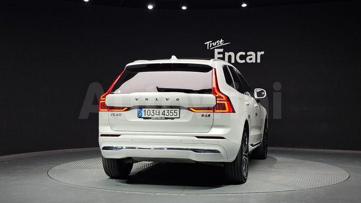 Volvo XC60 2023 — 4