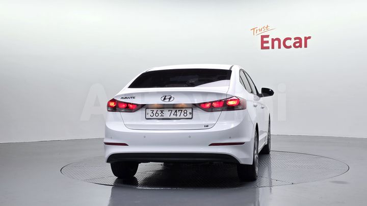 Hyundai Avante 2018 — 4