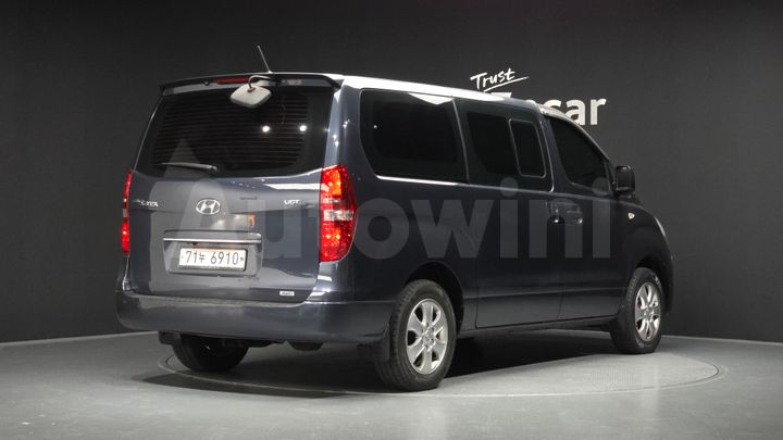 Hyundai Starex 2016 — 2