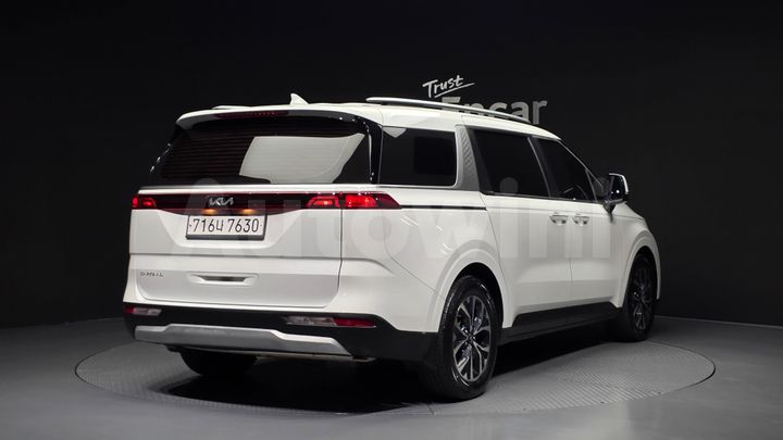 Kia Carnival 2023 — 2