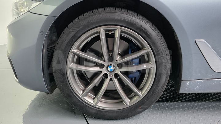 BMW 5 Series 2018 — 5