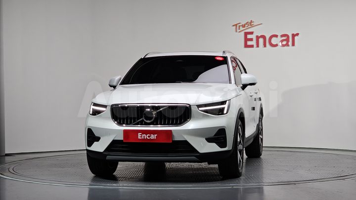 Volvo XC40 2025 — 3