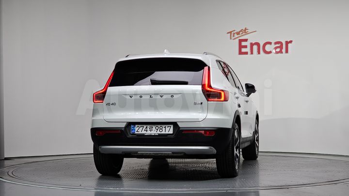 Volvo XC40 2025 — 4