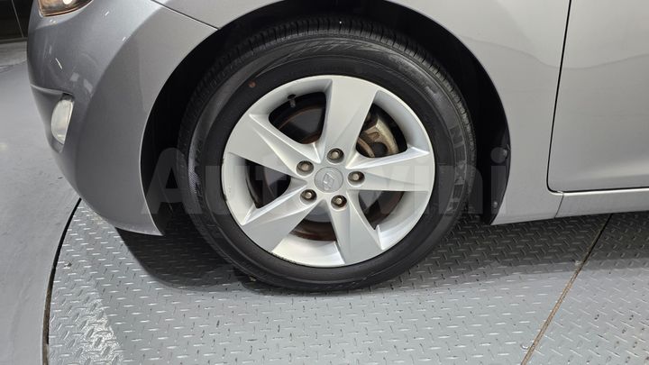Hyundai Avante 2011 — 5