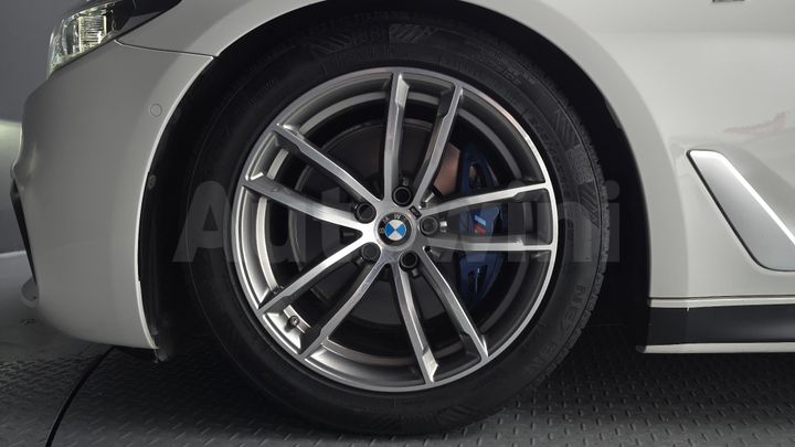 BMW 5 Series 2018 — 5