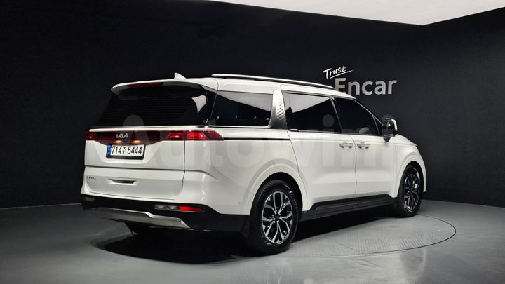 Kia Carnival 2023 — 2