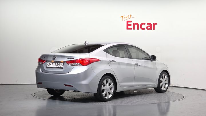 Hyundai Avante 2012 — 2
