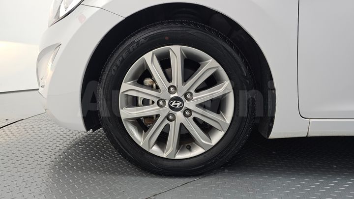 Hyundai Avante 2015 — 5