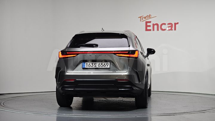 Lexus NX 2025 — 4