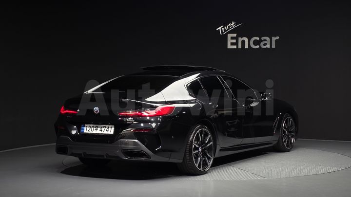BMW 8 Series 2023 — 2
