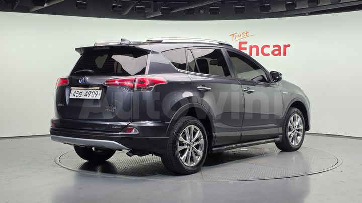 Toyota RAV4 2018 — 2